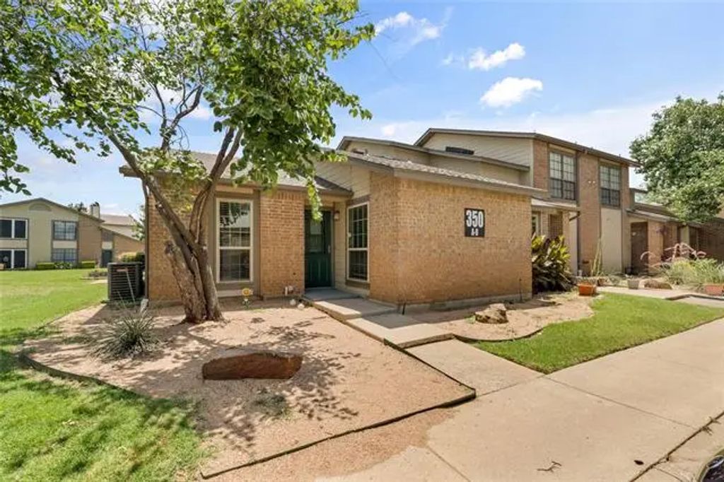 350 W Harwood Road A, Hurst