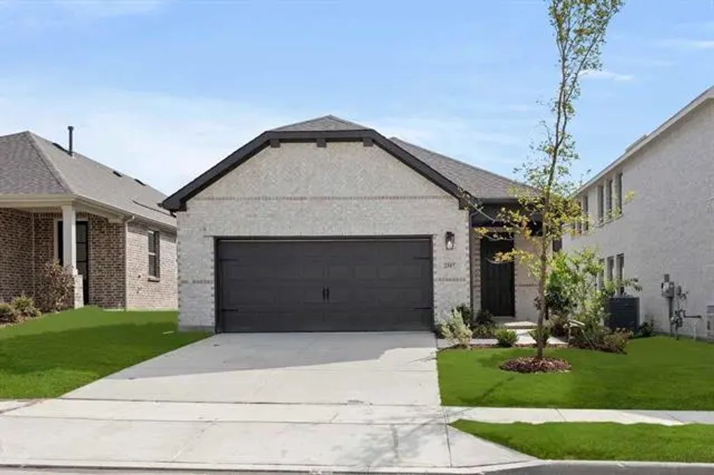 2507 Flaxfield, Forney