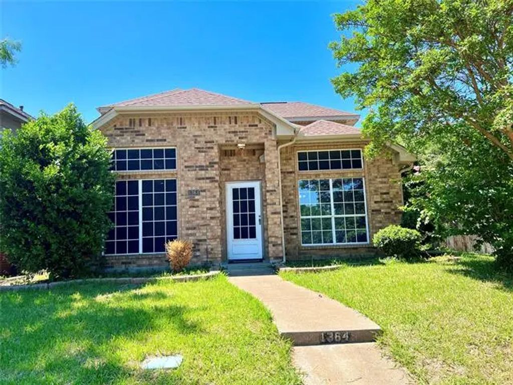 1364 Creekview Drive, Lewisville