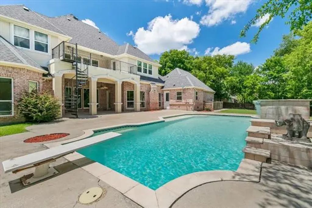 8945 Waterchase Circle, Fort Worth