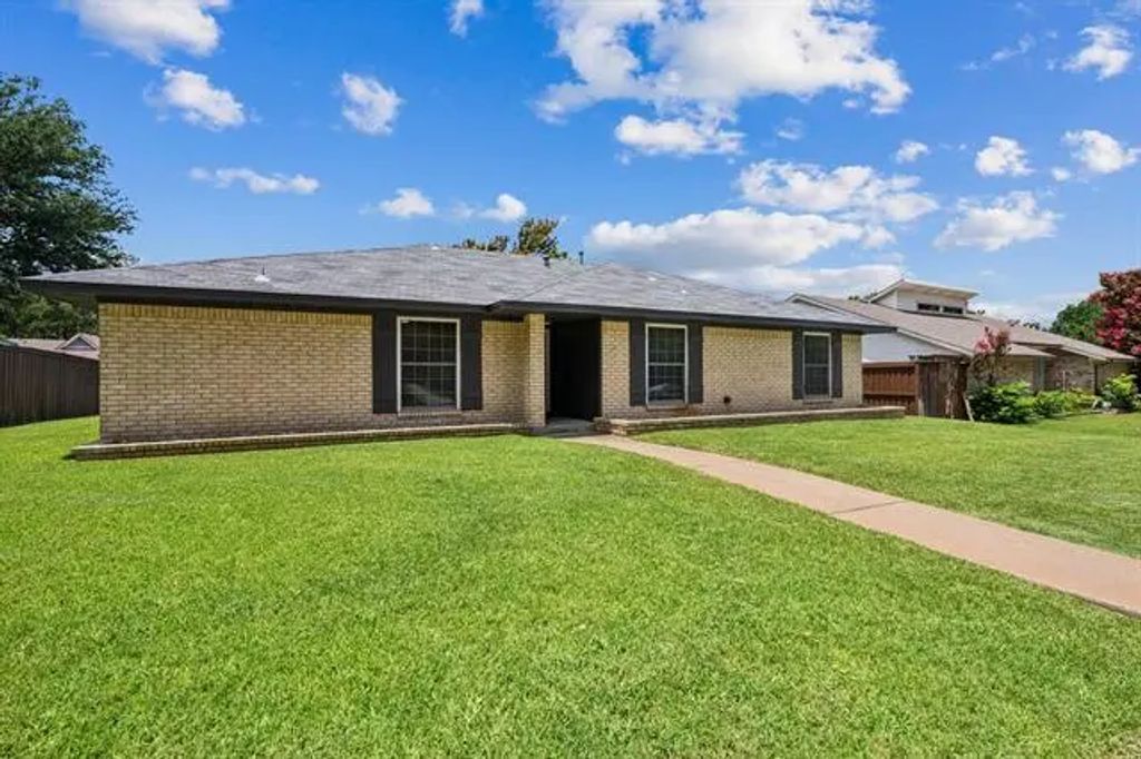 1888 Hilltop Drive, Lewisville