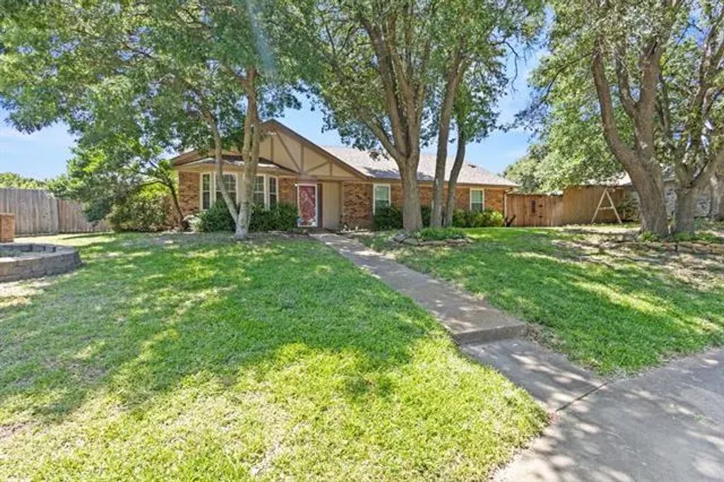 800 Katherine Court, Cedar Hill