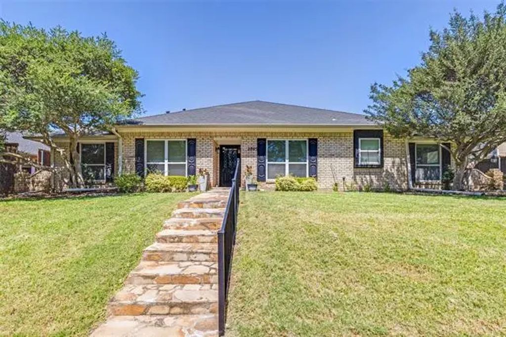 2805 Staffordshire Drive, Carrollton