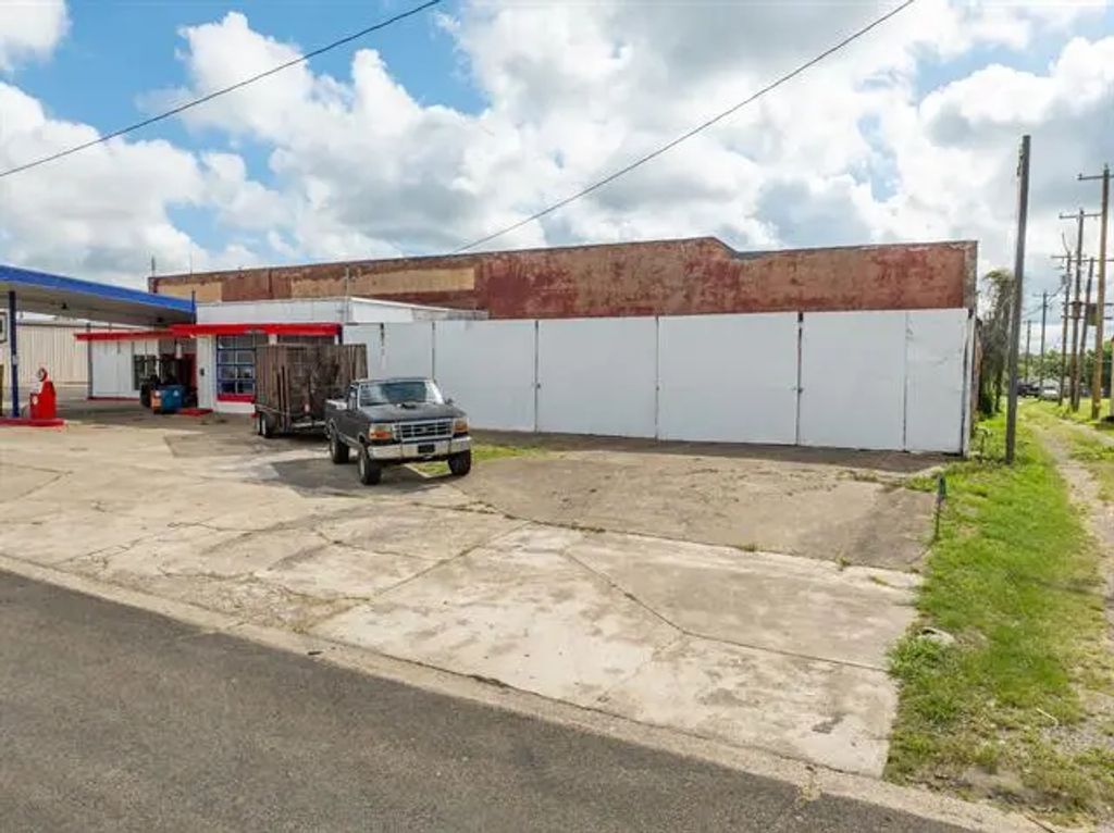 105 S Hill, Itasca