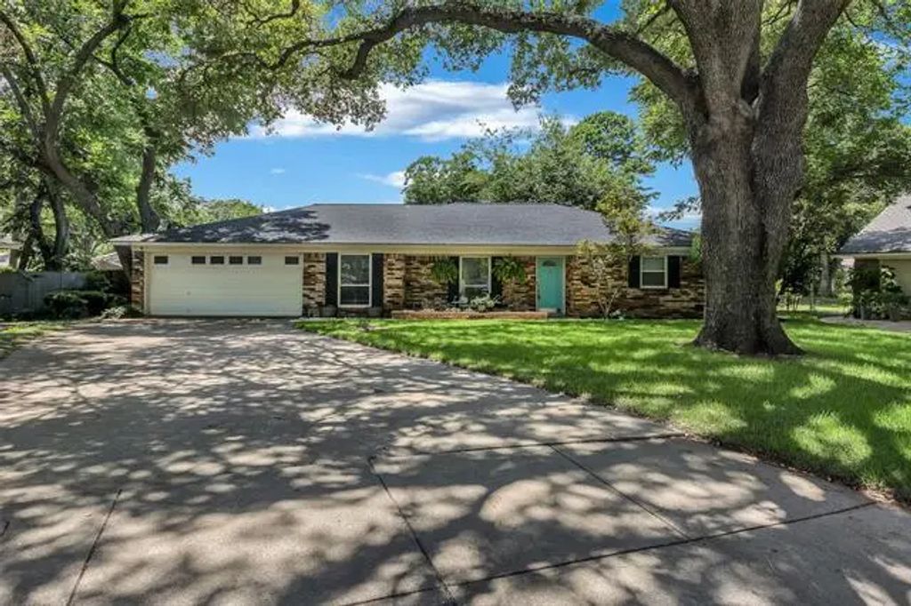 1908 Park Grove Court, Arlington