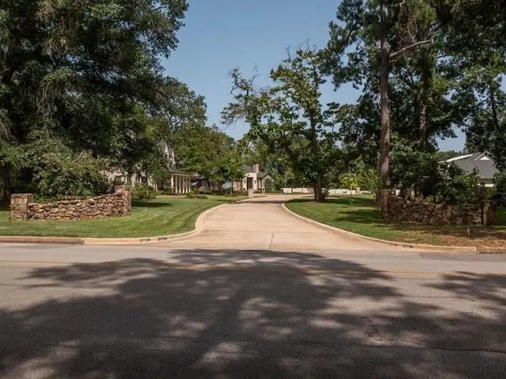 2736 Old Bullard Road, Tyler