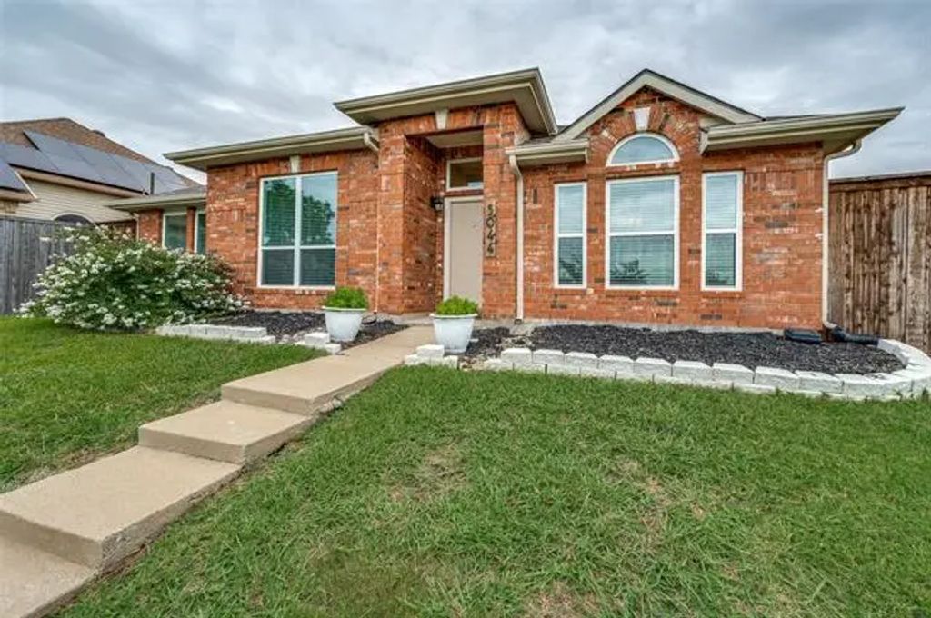 5044 Lakeshore Boulevard, The Colony