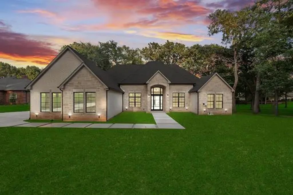 338 Stonewall Drive, Streetman