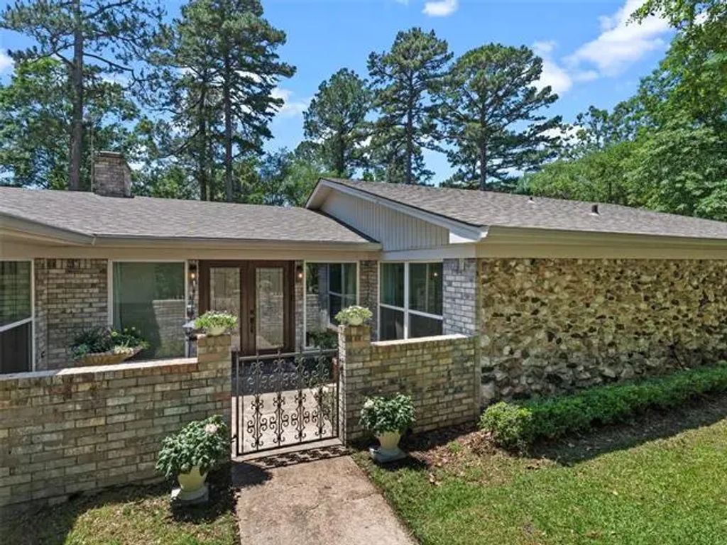 9829 Hwy 11, Hughes Springs