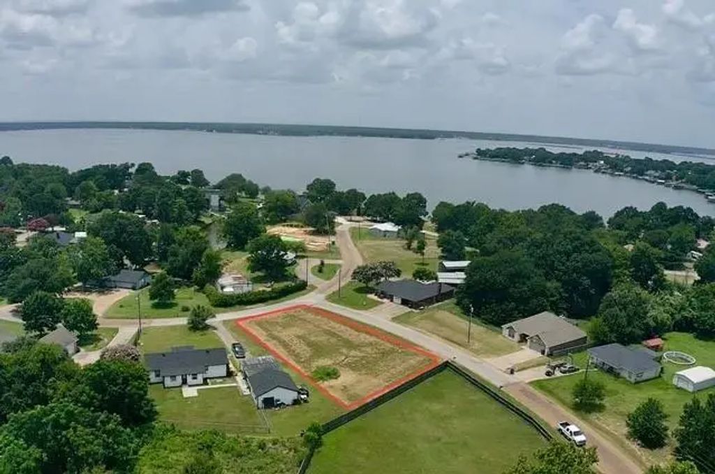 Autumn Wood, Gun Barrel City