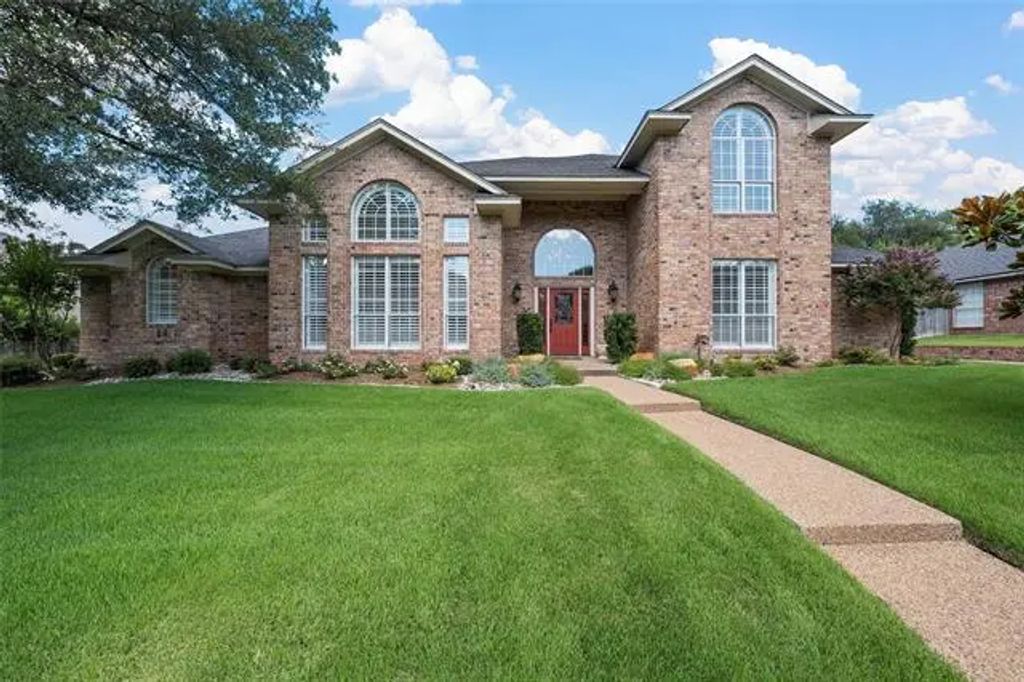 9002 Ridge Point Drive, Woodway
