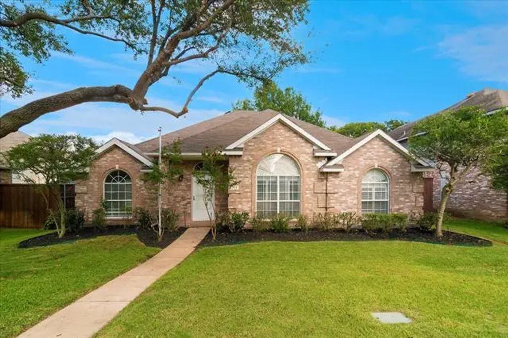 711 Cottonwood Bend Drive, Allen