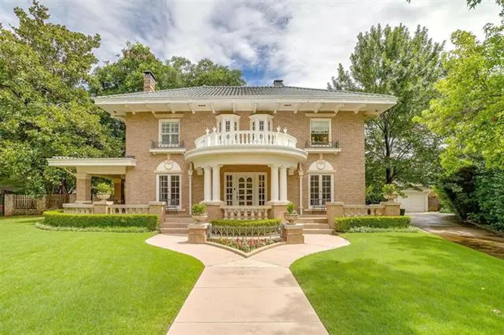 1945 Chatburn Court, Fort Worth