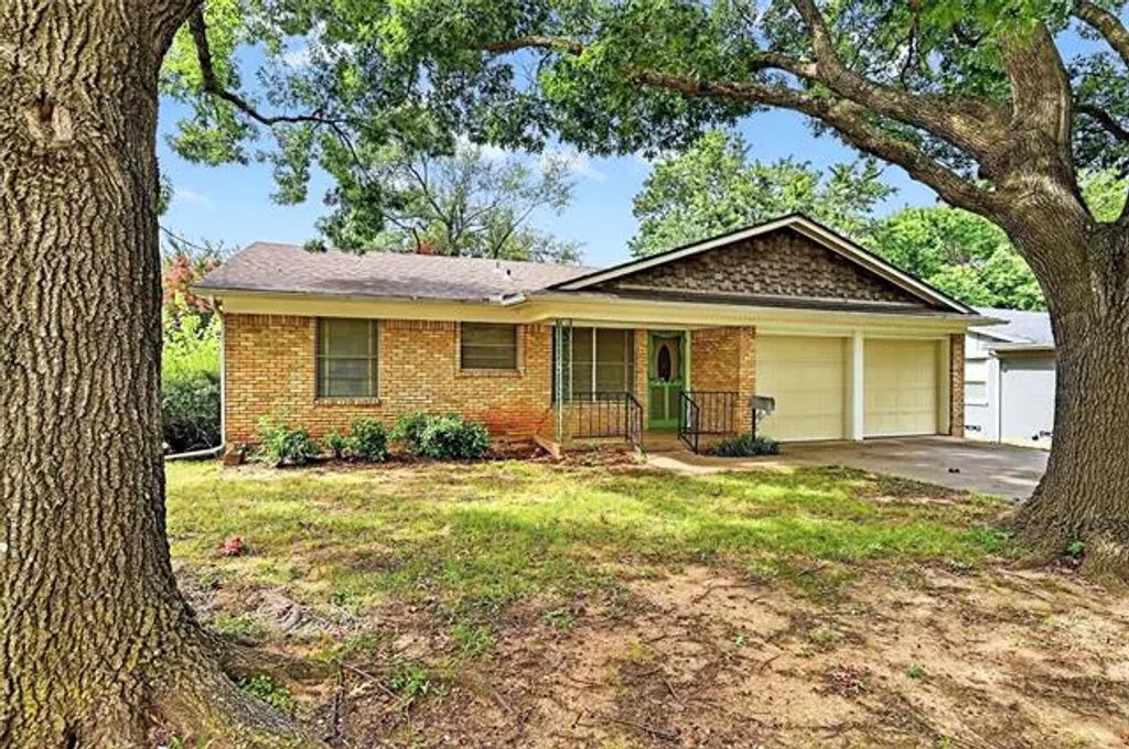 1402 Hillcrest Drive, Sherman