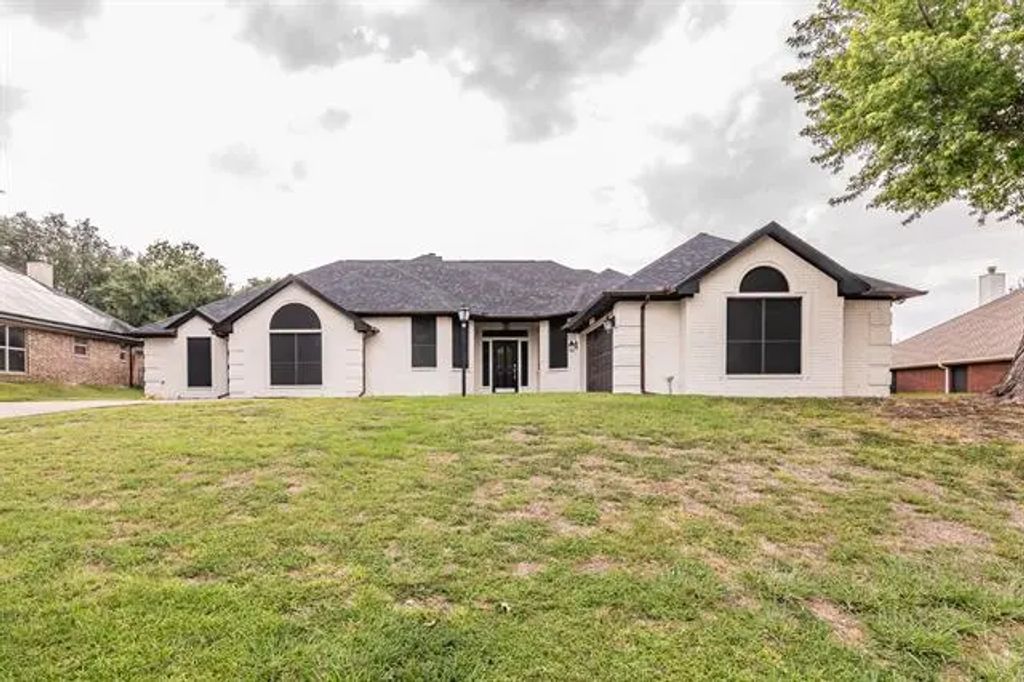 8608 Woodslane Drive, Fort Worth