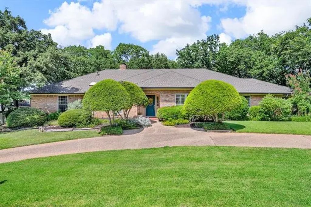 2815 Whisperwood Trail, Dalworthington Gardens