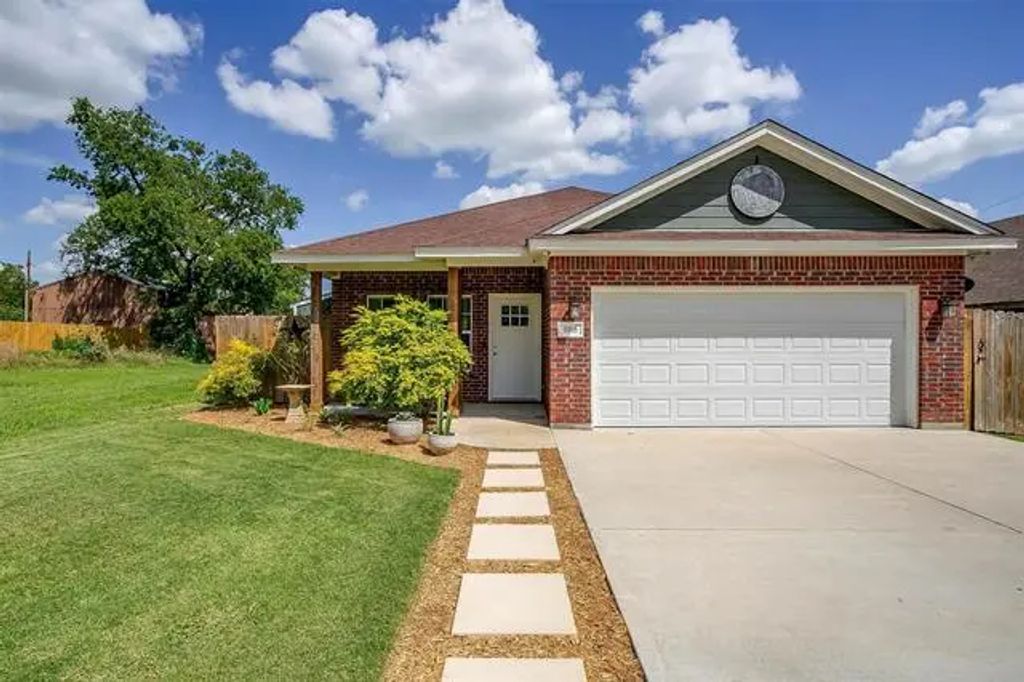 1105 S Fannin Street, Alvarado