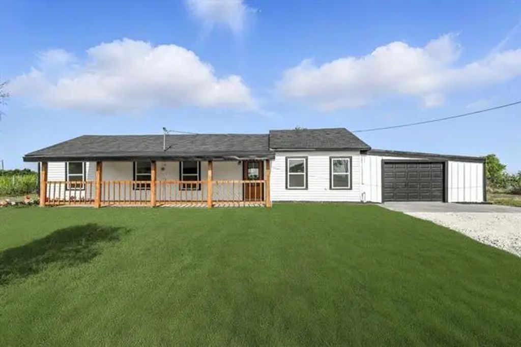 6013 County Road 912, Godley