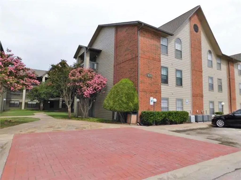 218 N Texas Boulevard 305, Denton