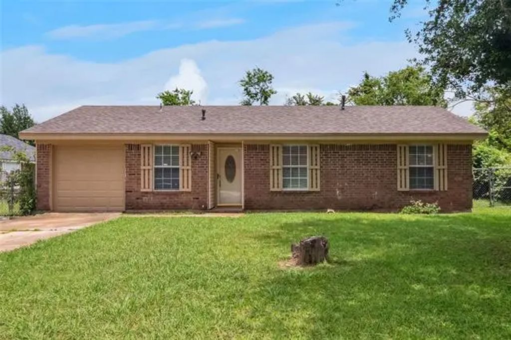 1403 S Rockwall Avenue, Terrell
