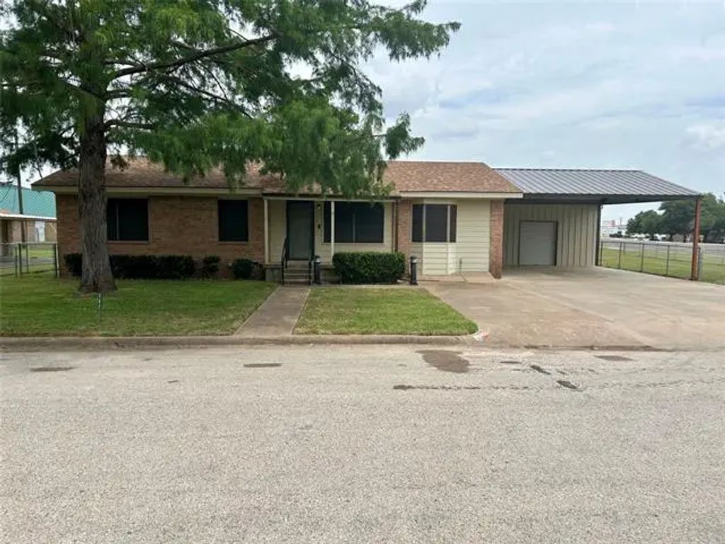 102 W Highland Drive, Whitney