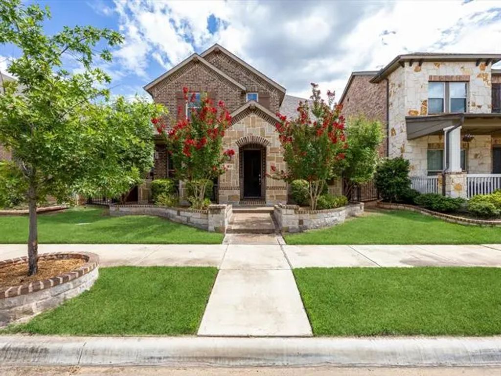 1510 White Squall Trail, Arlington