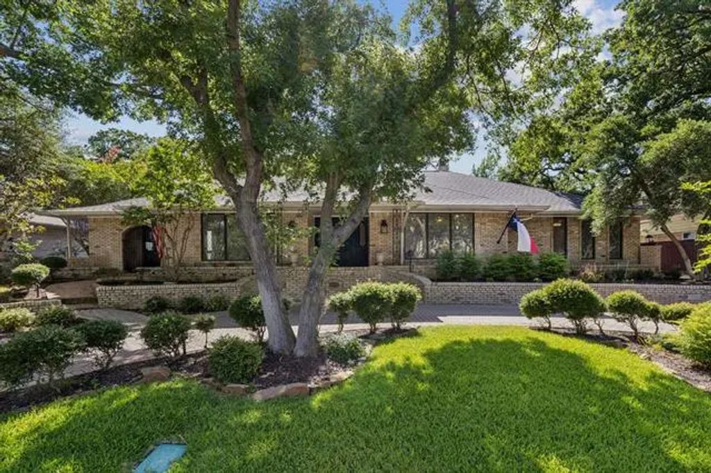1605 Canyon Oaks Drive, Irving