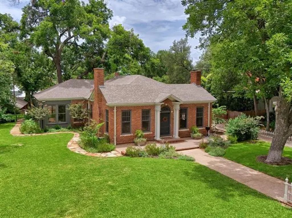 322 Crescent Road, Waco