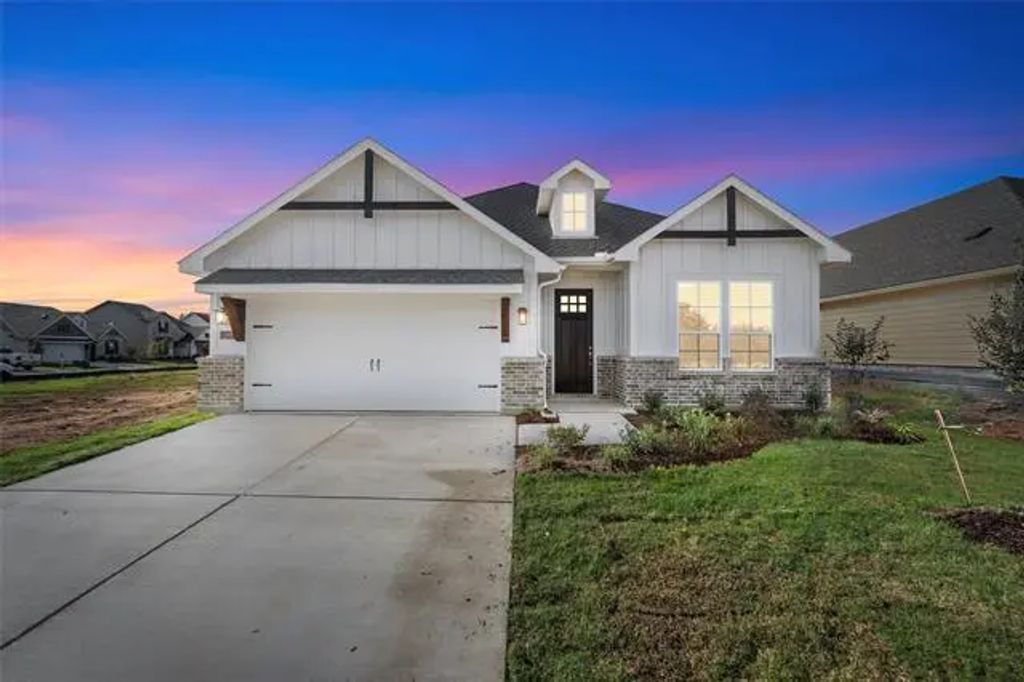1248 Sabine River Lane, Springtown