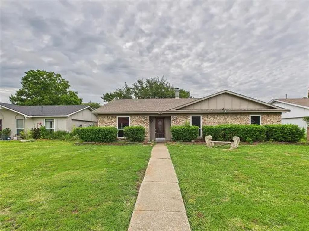 1310 Toyah Creek Lane, Garland