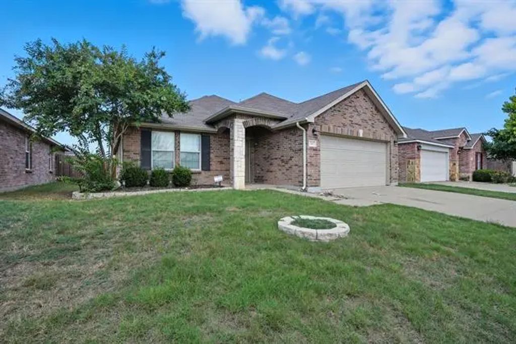 300 Fossil Bridge Drive, Fort Worth