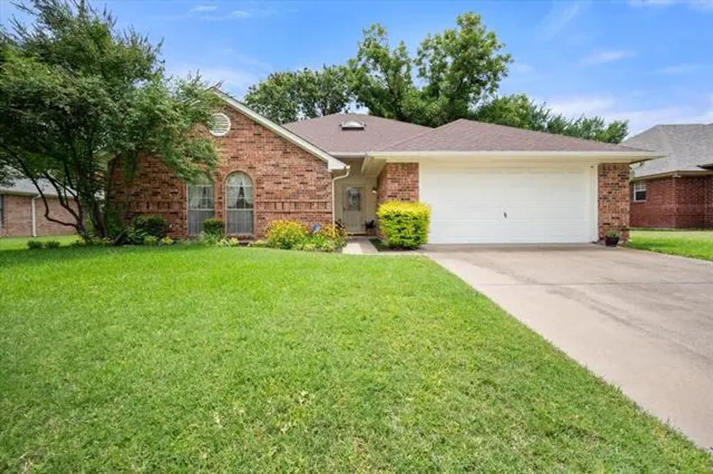 5703 Roundup Trail, Arlington
