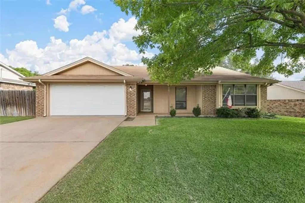 610 Angel Fire Drive, Hewitt