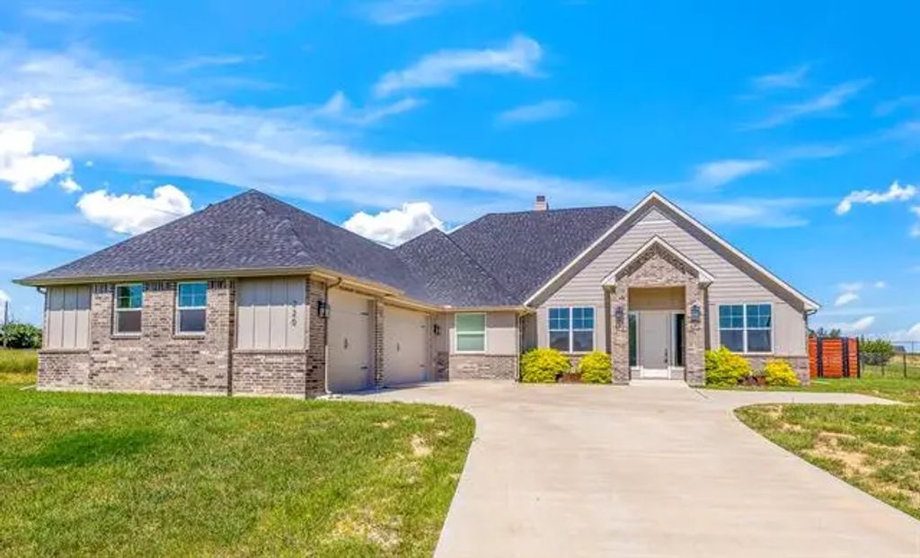 220 Jupiter Trail, Weatherford