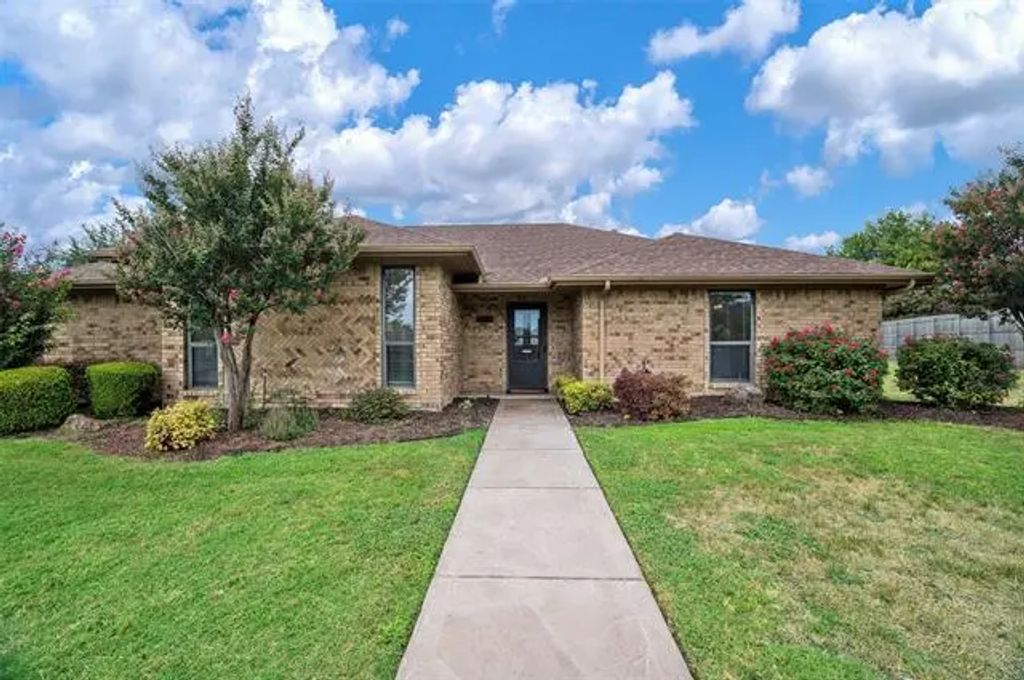 2143 San Simeon, Carrollton