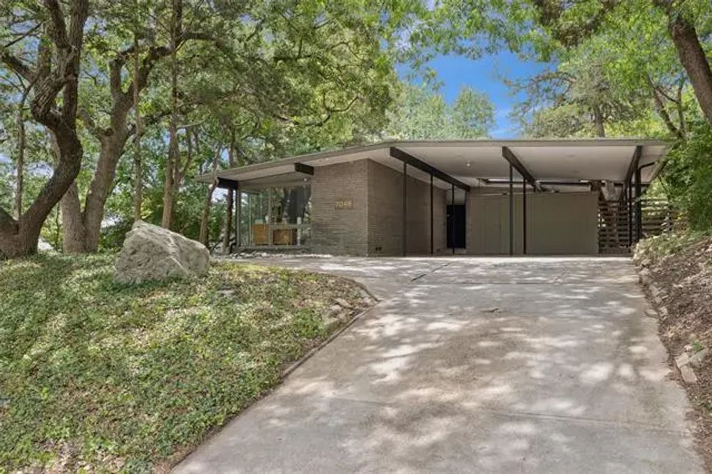 7046 Gaston Avenue, Dallas