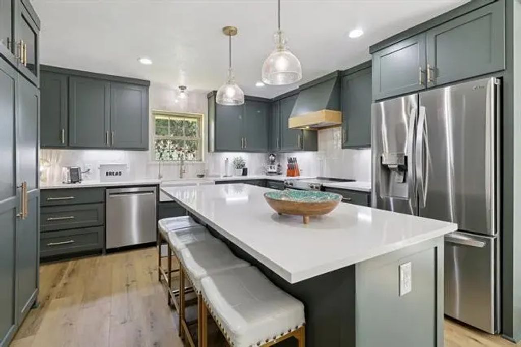 105 Woodland Drive, Highland Village