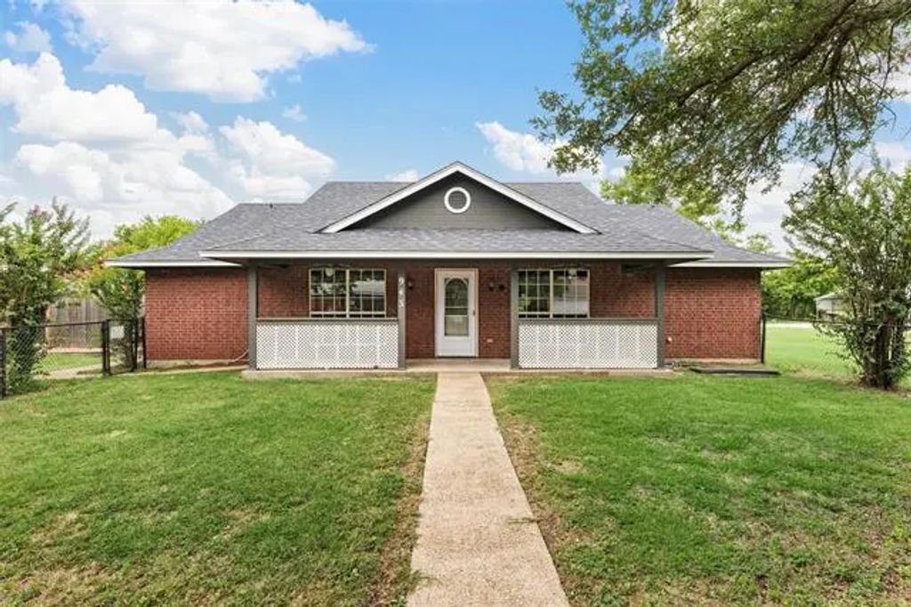 943 Randy Drive, Woodway