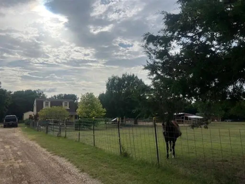 11413 County Road 1015, Crowley