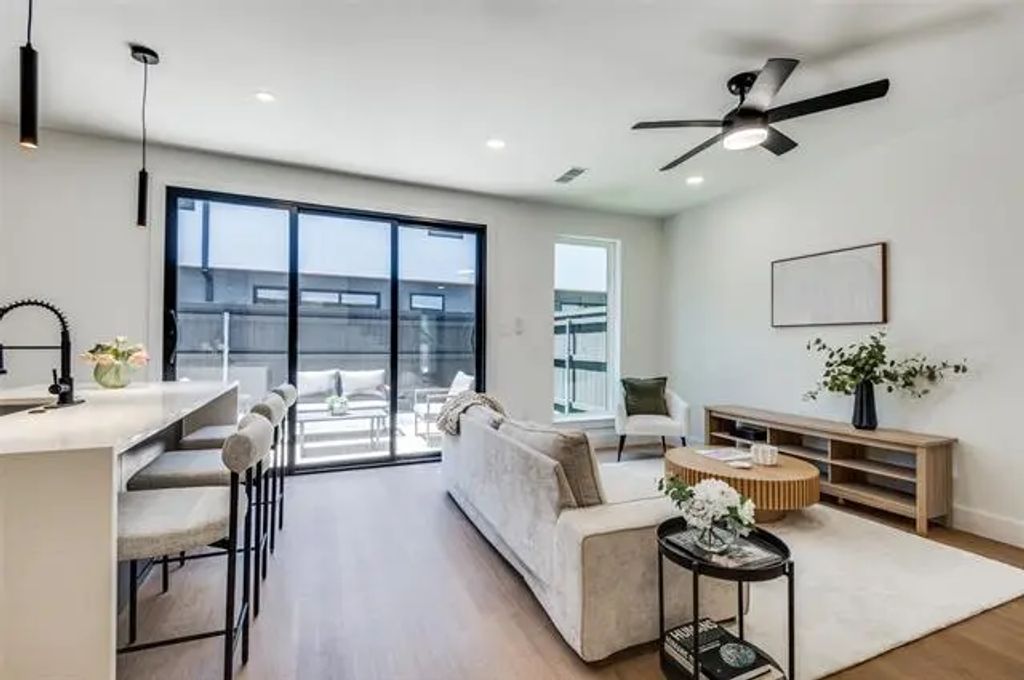 7328 Flyers Way, Dallas