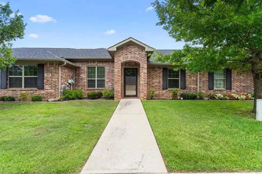 5062 Shiloh Village Drive, Tyler