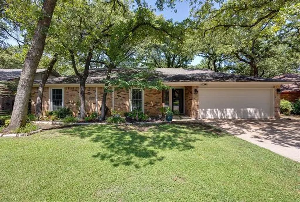 5506 Silver Bow Trail, Arlington