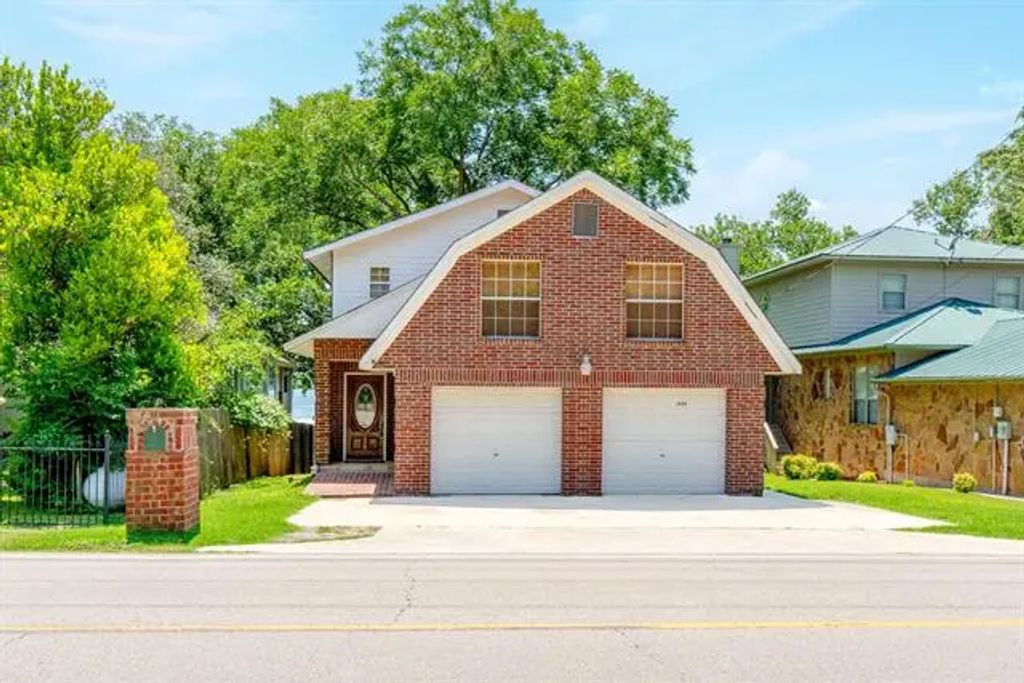 1437 E Lake Drive, Weatherford