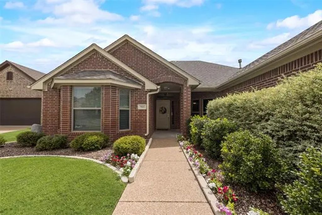 7513 Bunker Court, Benbrook