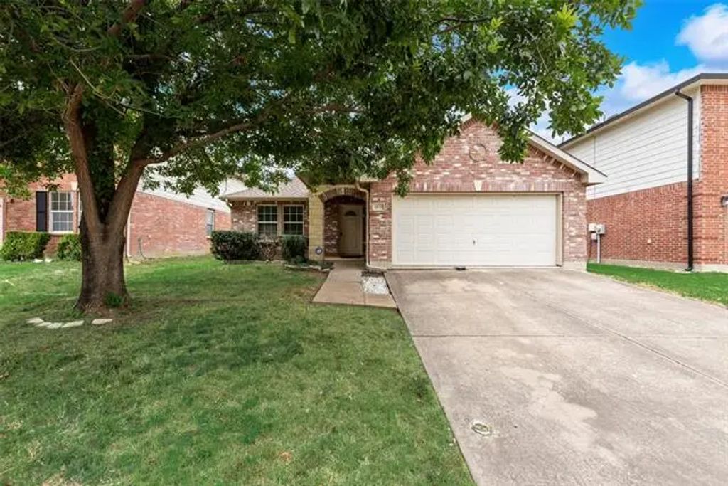 4533 Lacebark Lane, Fort Worth