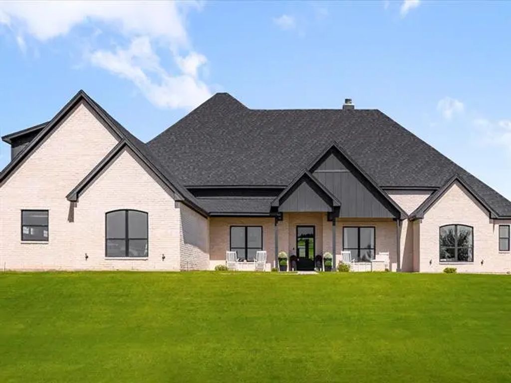 192 Top Flight Drive, Weatherford