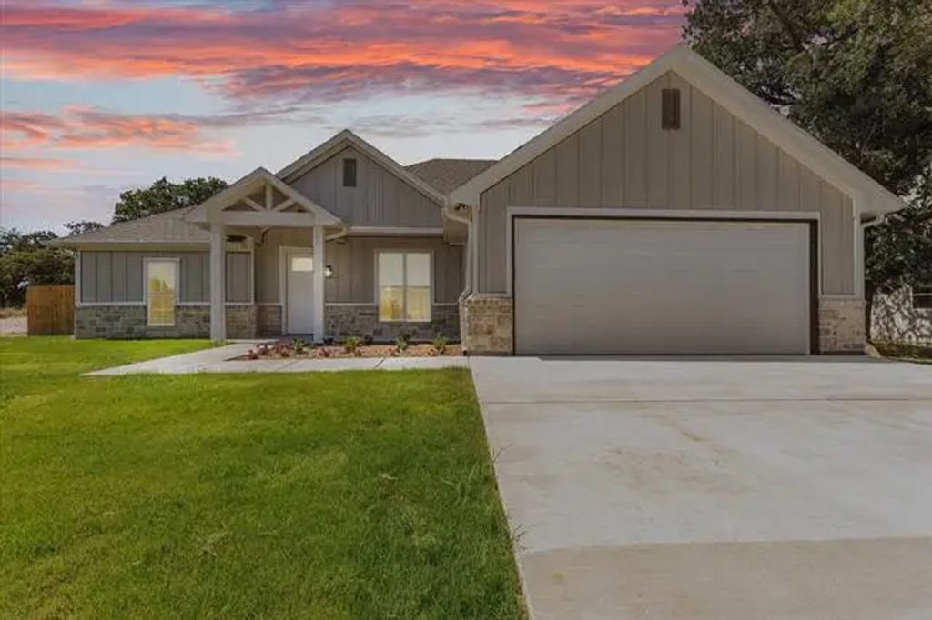 419 Redbud Lane, Tolar