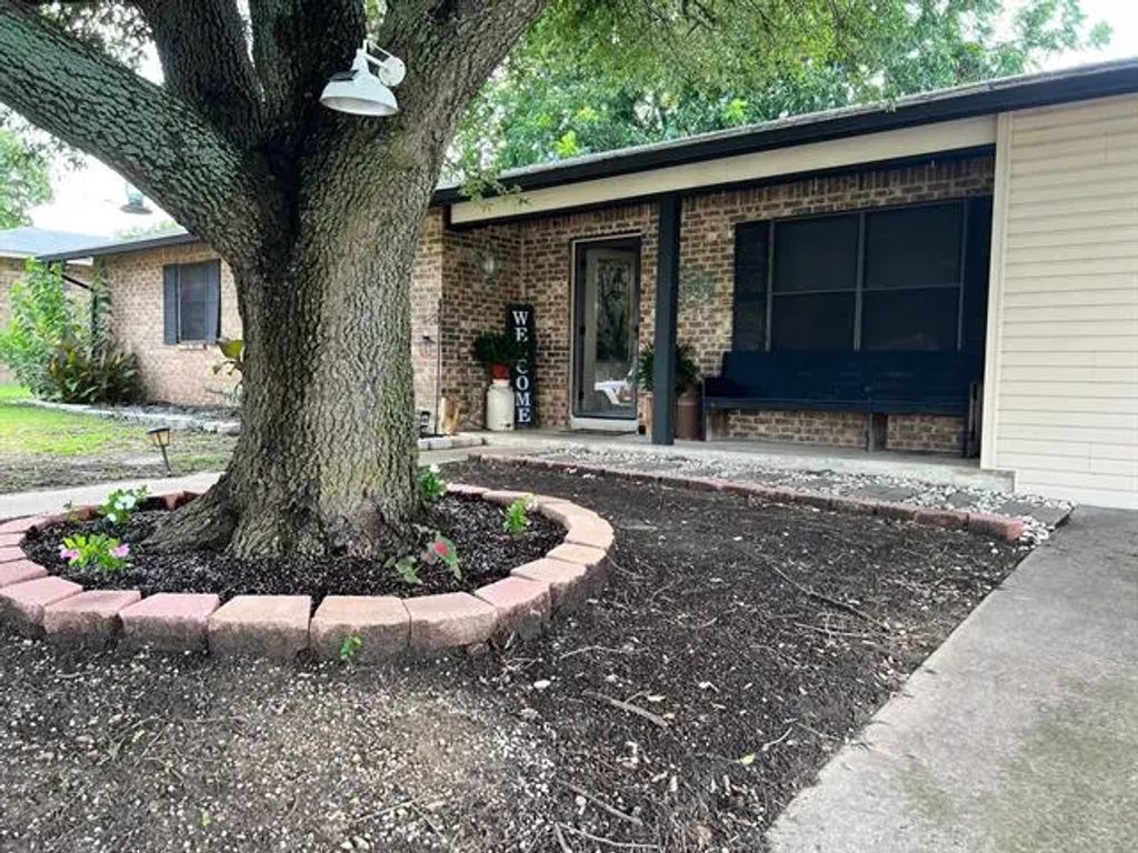 1411 Marie Street, Comanche