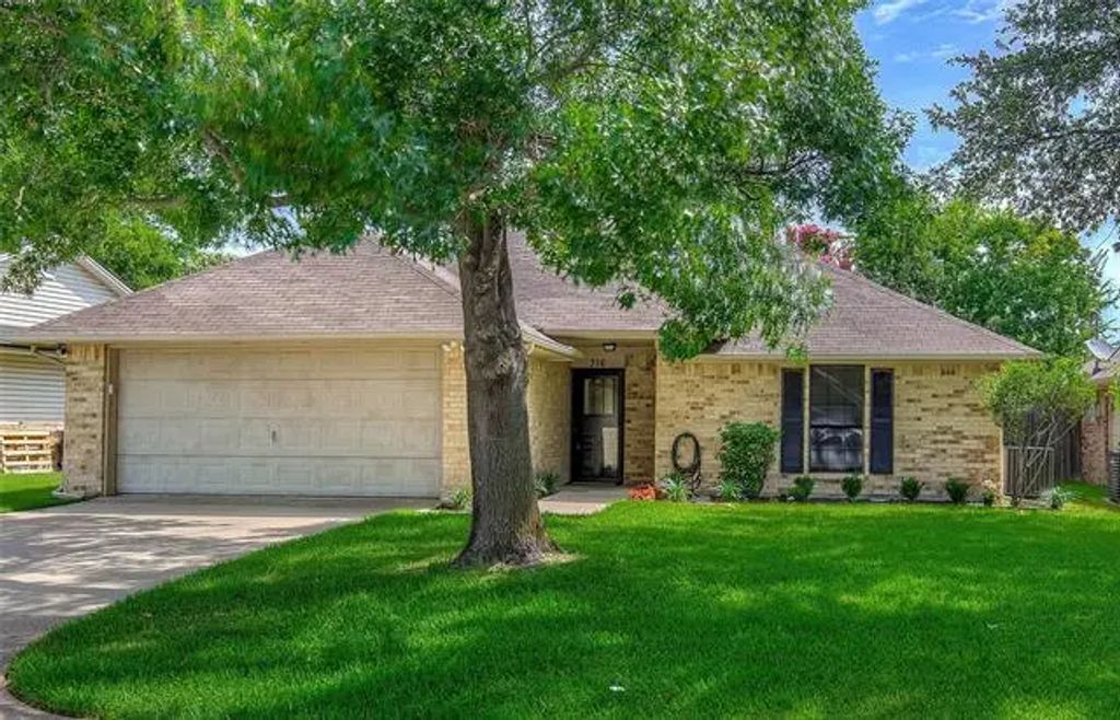 316 Bowie Street, Forney