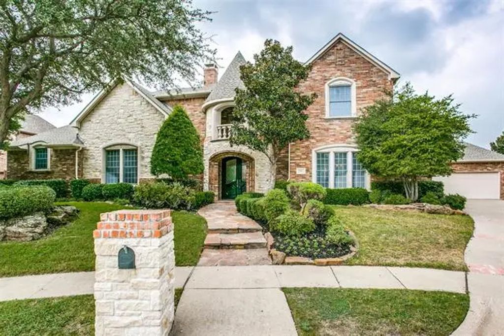 3217 Glenhurst Court, Plano